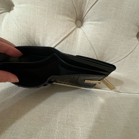 Gucci Magnetic Closure Wallet - Picture 4 of 9